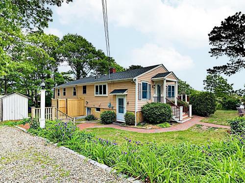 New Listing! Magnificent Retreat On Deans Pond Home