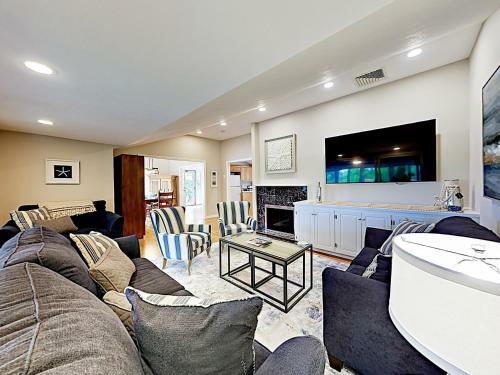 New Listing! Magnificent Retreat On Deans Pond Home