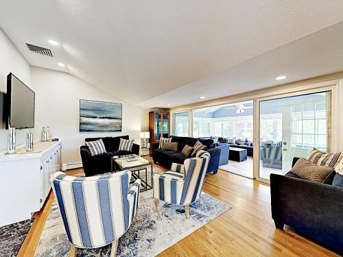 New Listing! Magnificent Retreat On Deans Pond Home