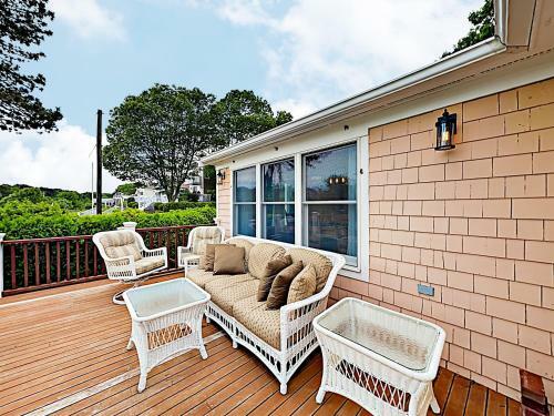 New Listing! Magnificent Retreat On Deans Pond Home