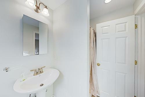 New Listing! Spacious Harwich Charmer - Near Beach Home