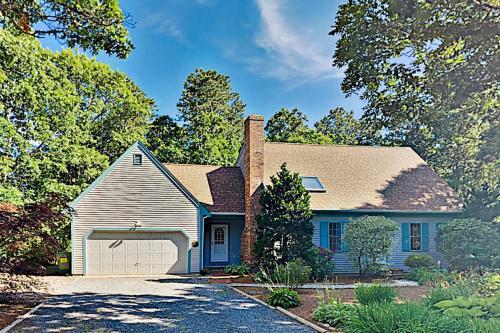 Well-appointed Cape Getaway - Near Dining & Beach Home