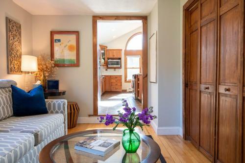 Hostal Private Berkshire Escape Special April Pricing Select Your Dates For Discount Monthly Pricing