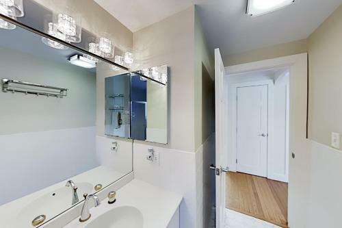 Harbor-view Home - Private Hot Tub - Walk To Beach Home