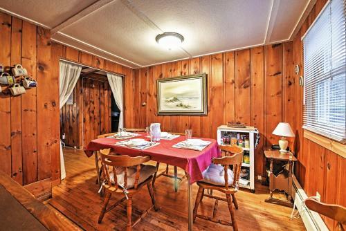 Cozy Yarmouth Home With Private Deck - Walk To Beach!