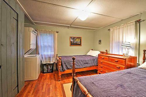 Cozy Yarmouth Home With Private Deck - Walk To Beach!