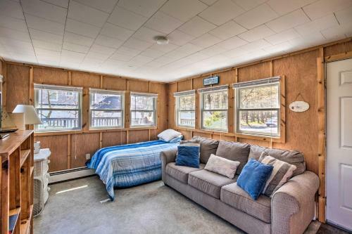 Cozy Yarmouth Home With Private Deck - Walk To Beach!