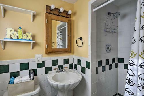 Apartamento Cozy Condo With Private Deck, Walk To Beach And Dining