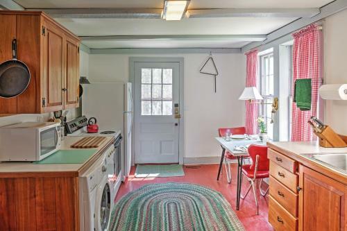 Tranquil 3br Stockbridge House With Private Deck