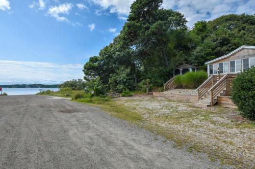 914 Chic Vintage Waterfront Retreat With Saltwater Dock