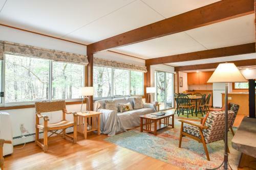 201 Central Yet Secluded Location Architectural Modern Home 5 Mins To Beach