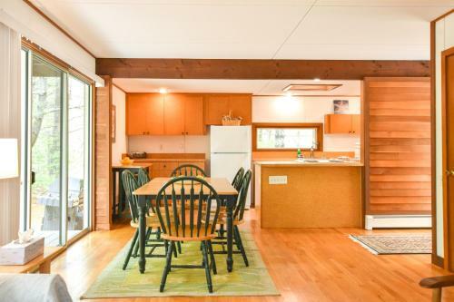 201 Central Yet Secluded Location Architectural Modern Home 5 Mins To Beach