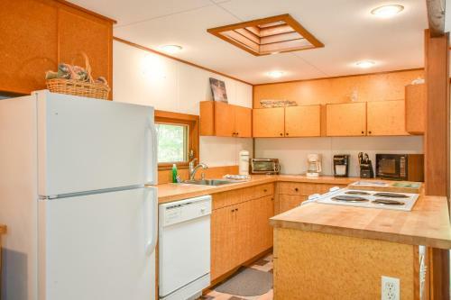 201 Central Yet Secluded Location Architectural Modern Home 5 Mins To Beach