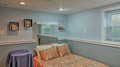 Charming Bay City House With Deck, Walk To Lake Huron