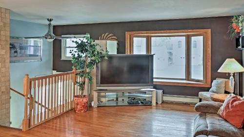 Charming Bay City House With Deck, Walk To Lake Huron