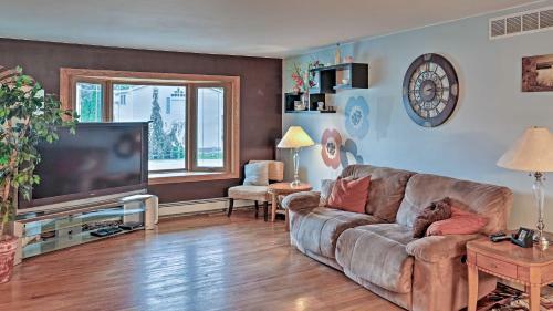 Charming Bay City House With Deck, Walk To Lake Huron