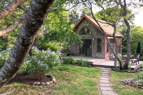 Stylish Wellfleet Home With Patio On 2 Private Acres!