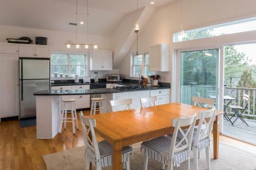 311 Modern Architectural With Ocean Views And Five Decks On Lt Island