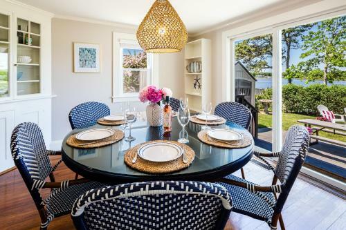 Lovely Cape Escape - Walk To Colonial Acres Beach! Home