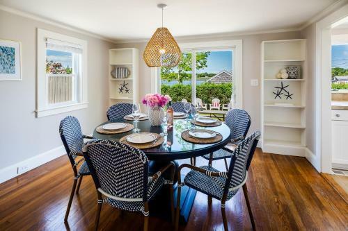 Lovely Cape Escape - Walk To Colonial Acres Beach! Home