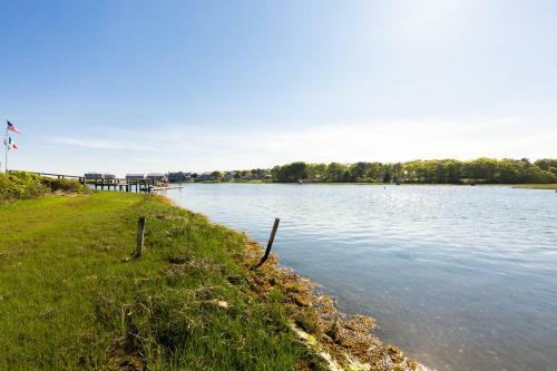 Lovely Cape Escape - Walk To Colonial Acres Beach! Home