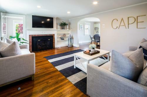 Lovely Cape Escape - Walk To Colonial Acres Beach! Home