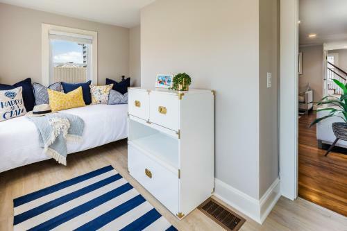 Lovely Cape Escape - Walk To Colonial Acres Beach! Home