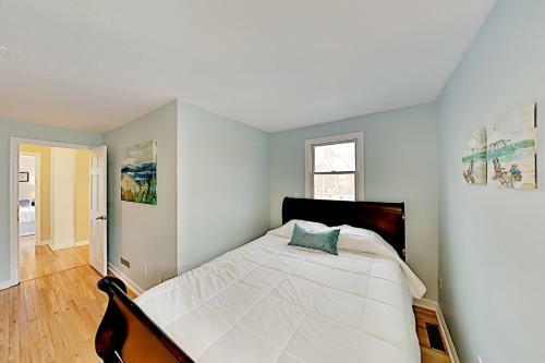 Spacious Getaway - Pool, Hot Tub, 2 Offices, Grill Home