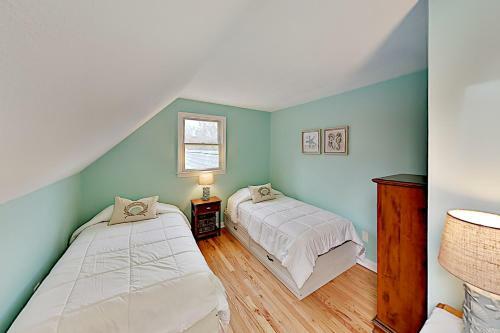 Spacious Getaway - Pool, Hot Tub, 2 Offices, Grill Home