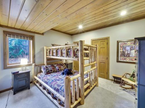 832 Mountain Cabin