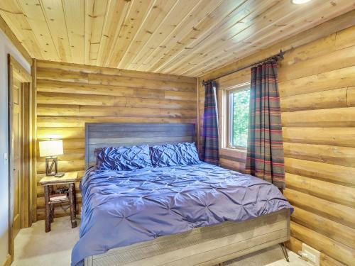 832 Mountain Cabin