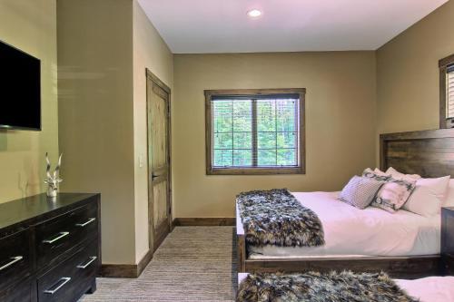 7325 Creekside Condo