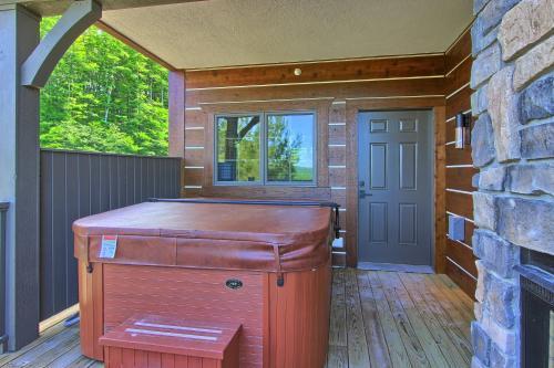 7325 Creekside Condo