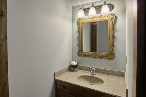 7317 Creekside Condo
