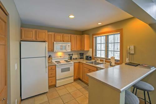 Boyne Falls Townhome With Forest Views-walk To Lifts!