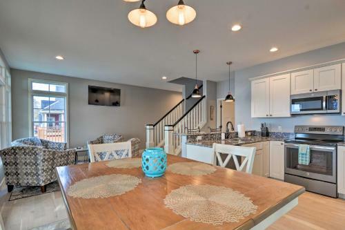 Lakefront Cadillac Home With Dock - Mins To Hiking
