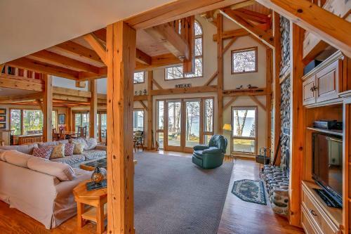 Gorgeous Charlevoix Home On Lake Michigan!