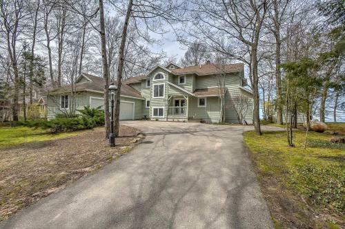 Gorgeous Charlevoix Home On Lake Michigan!