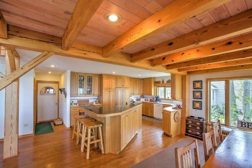 Gorgeous Charlevoix Home On Lake Michigan!