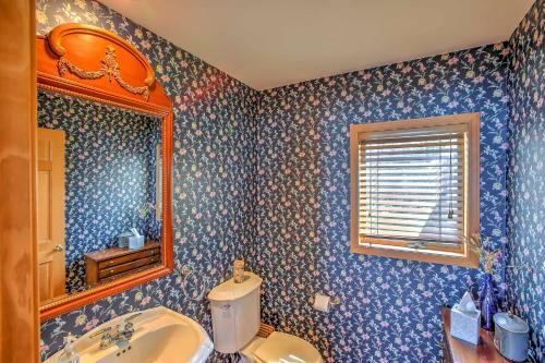 Gorgeous Charlevoix Home On Lake Michigan!
