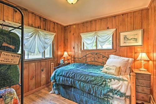 Lakeside Charlevoix Cabin With Ideal Location!