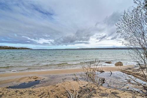 Lakeside Charlevoix Cabin With Ideal Location!