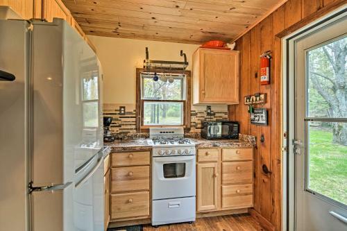 Lakeside Charlevoix Cabin With Ideal Location!