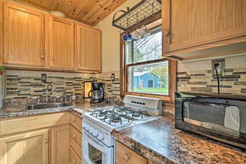 Lakeside Charlevoix Cabin With Ideal Location!