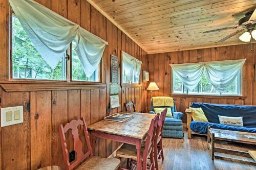Cabin Nestled By Lake Charlevoix Pets Are Welcome