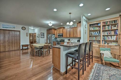 Lake Michigan Waterfront Home 1 Mi To Dtwn!