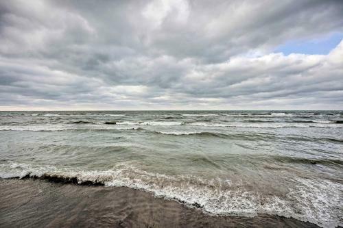 Lake Michigan Waterfront Home 1 Mi To Dtwn!