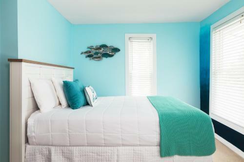 Bed & Breakfast Looking Glass Beachfront Inn
