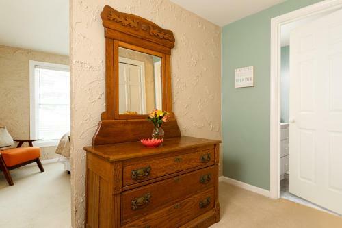 Bed & Breakfast Looking Glass Beachfront Inn