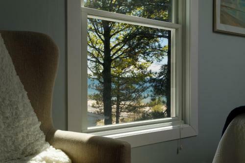 Bed & Breakfast Looking Glass Beachfront Inn